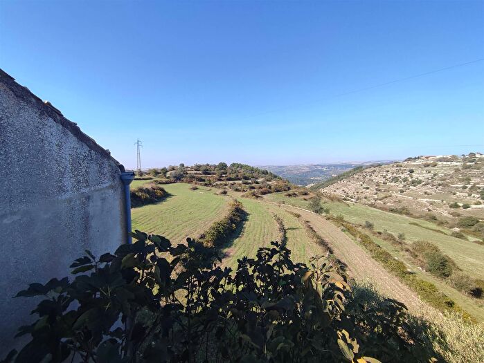 Casa con 6 locali in vendita in Ragusa