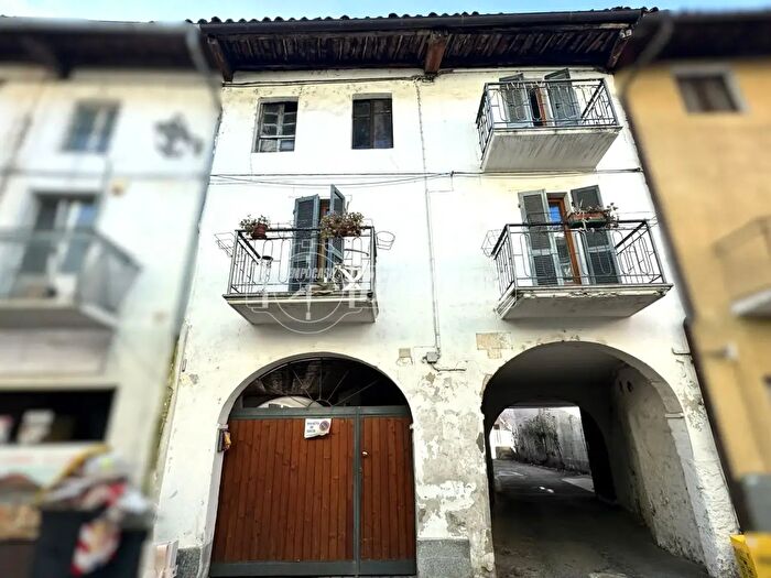 Casa trilocale in vendita in Via Trieste, Pavone Canavese