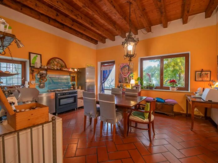 Casa con 5 locali in vendita in Via Belfiore, Verona