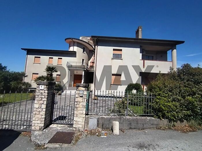 Appartamento con 8 locali in vendita in Morcone
