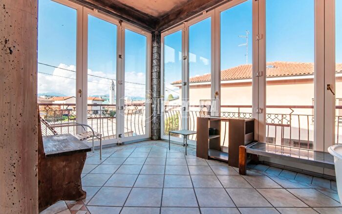 Casa con 12 locali in vendita in Via Giuseppe Verdi, Bulgarograsso