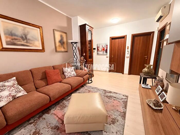 Appartamento trilocale in vendita in Via dei Pini, Pieve Emanuele