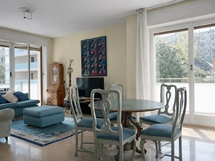 Appartamento con 5 locali in vendita in Via Caproni, Milano