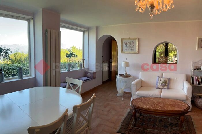 Casa con 5 locali in vendita in Via Ville, Rieti