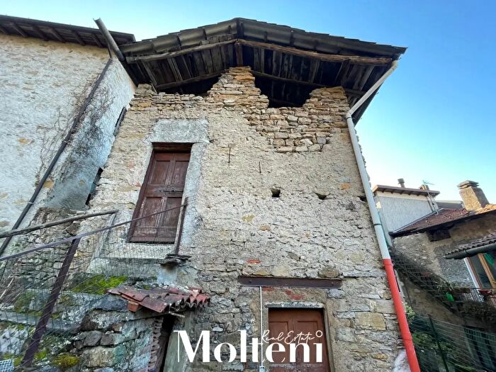 Casa con 5 locali in vendita in Via per Genico, Lierna