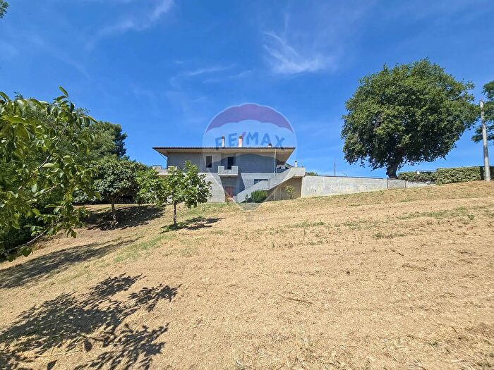 Casa con 7 locali in vendita in Via Canale, Torrevecchia Teatina