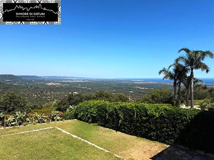 Casa con 6 locali in vendita in Ostuni