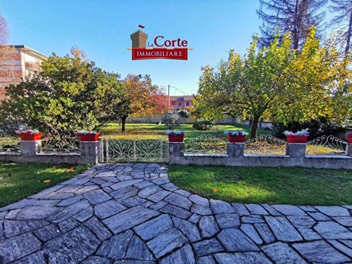 Casa con 5 locali in affitto in Via Pola SNC, Centro, Caronno Pertusella