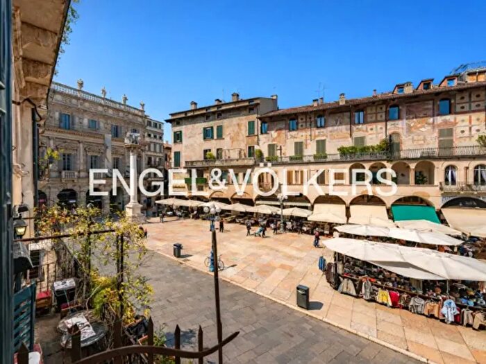 Appartamento trilocale in vendita in Piazza delle Erbe, Verona