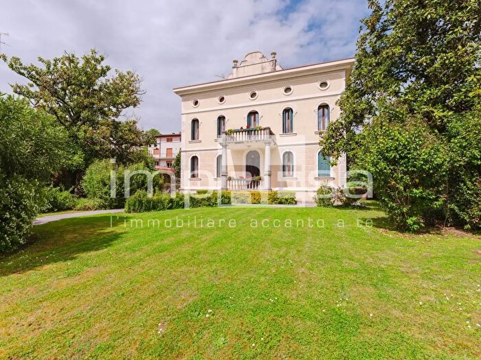 Casa con 14 locali in vendita in Viale XXIV Maggio, Conegliano