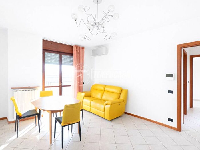 Appartamento trilocale in affitto in Via Dante Chiasserini, Bovisasca, Milano