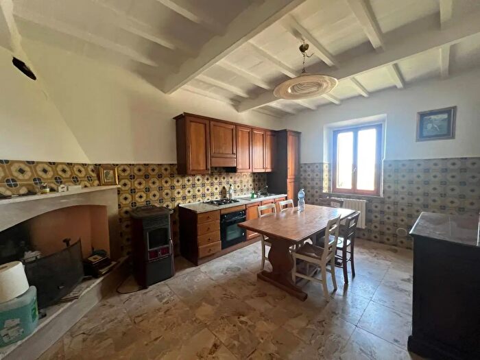 Casa con 11 locali in vendita in Via di Pian del Pruno, Chianni