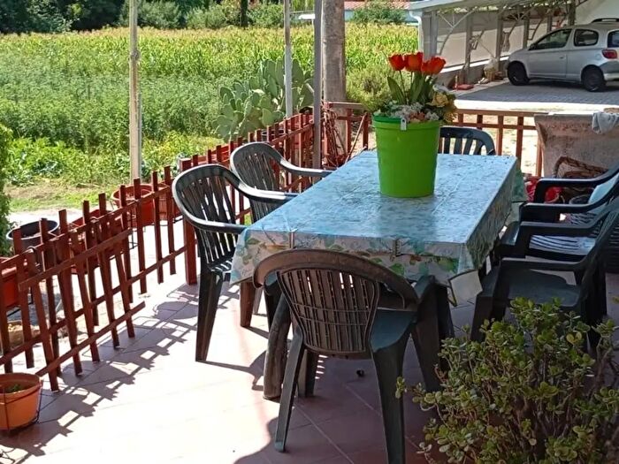 Casa con 6 locali in vendita in Camaiore