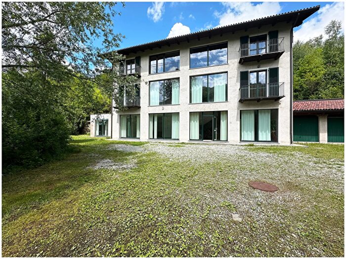 Casa con 20 locali in vendita in Via Provinciale per Lessolo, Val di Chy