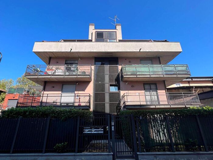 Appartamento bilocale in affitto in Via Sommacampagna, Farini, Milano