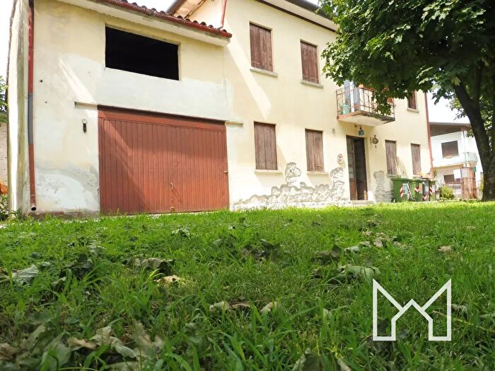 Casa con 7 locali in vendita in Romano D'Ezzelino