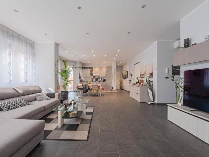 Appartamento quadrilocale in vendita in Via Giuseppe Cagna, Asti