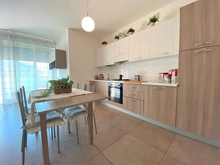 Appartamento trilocale in affitto in Via Alessandro Volta, Stazione Grandi Italiani, Forlì