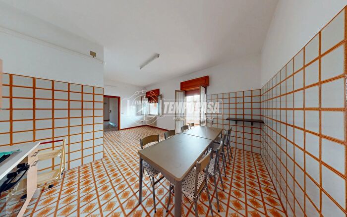 Casa con 7 locali in vendita in Via Giuseppe Mazzini, Castrignano De Greci