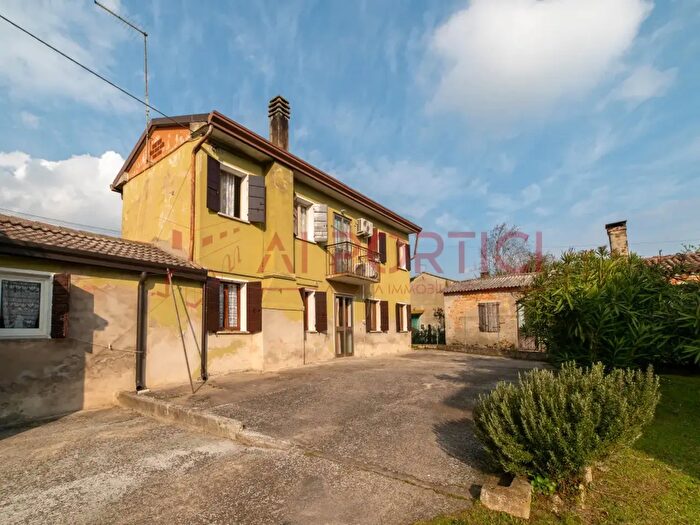 Casa quadrilocale in vendita in Via Comunanze, Arzergrande