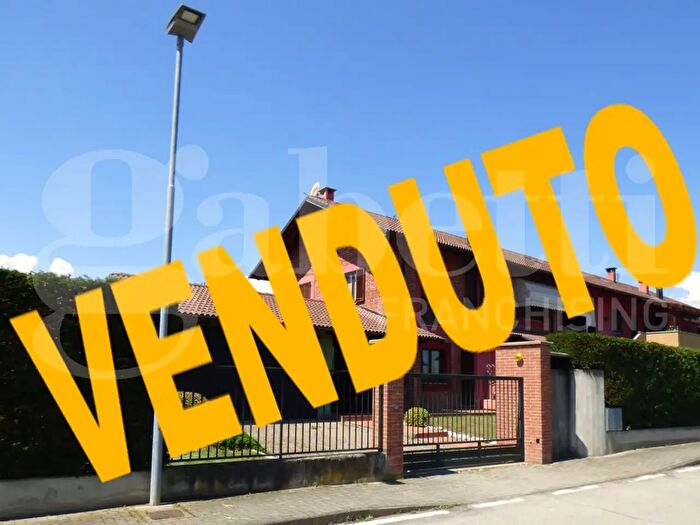 Casa con 6 locali in vendita in Via Volontari del Sangue, Cavour