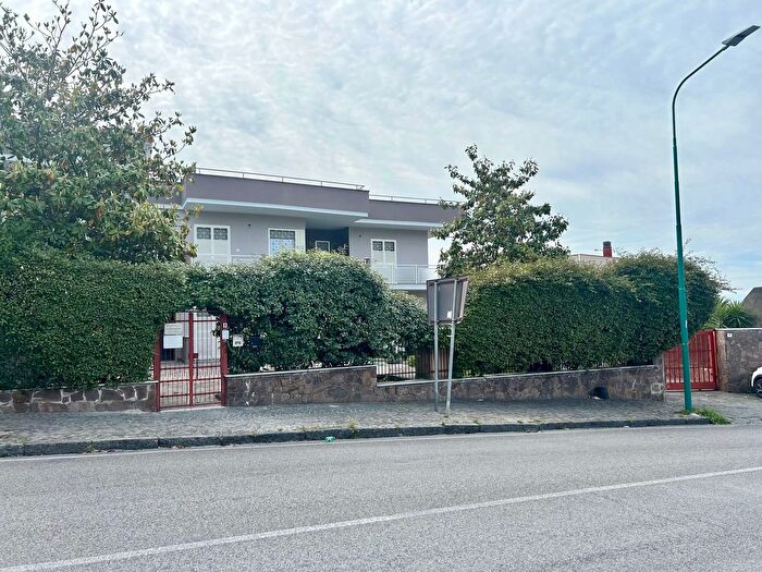 Appartamento con 5 locali in vendita in Via Montedoro, Torre Del Greco