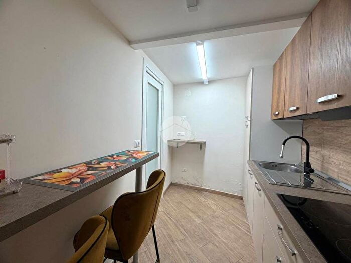 Appartamento bilocale in affitto in Viale dei Gesuiti, Stella Materdei, Napoli