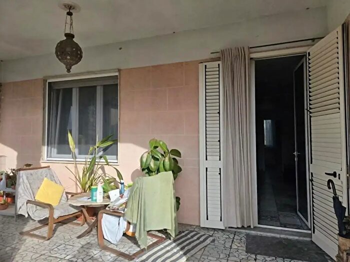 Casa con 9 locali in vendita in Lucca