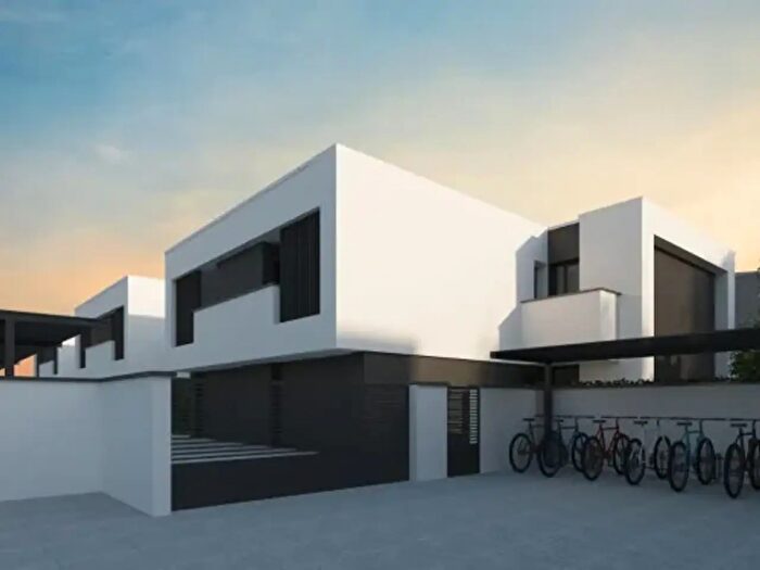 Casa con 6 locali in vendita in Modena