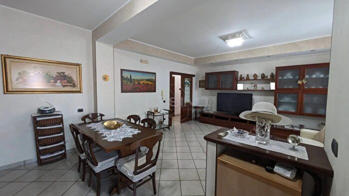 Appartamento con 5 locali in vendita in Via Pirandello, Floridia