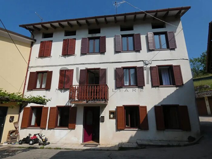 Casa con 5 locali in vendita in Torrebelvicino