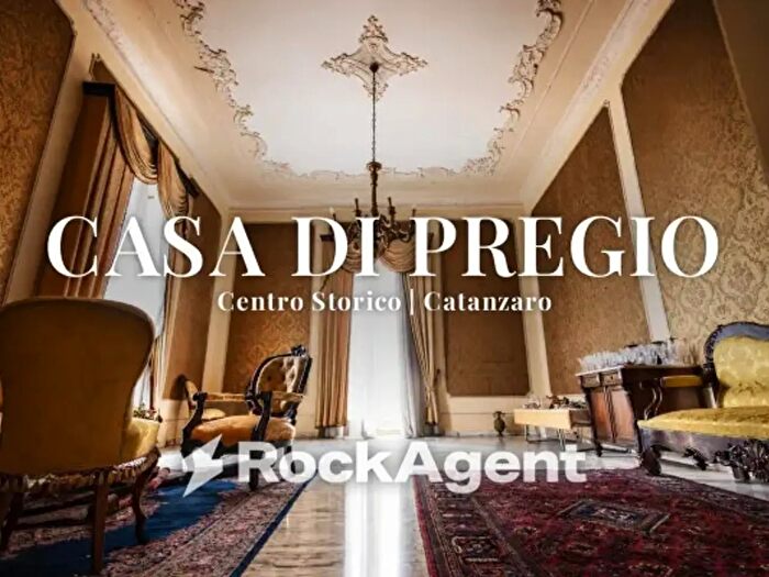 Appartamento con 6 locali in vendita in Discesa Cavour, Catanzaro