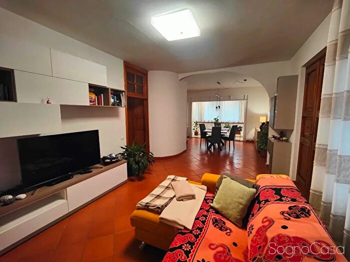 Appartamento con 6 locali in vendita in Via Don Milani, Calenzano