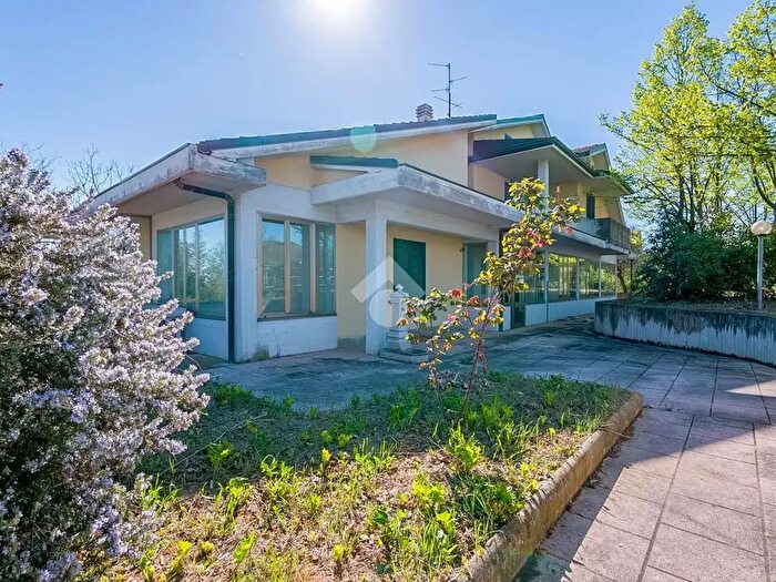 Casa con 8 locali in vendita in Via G Tomasi, Monte San Pietro