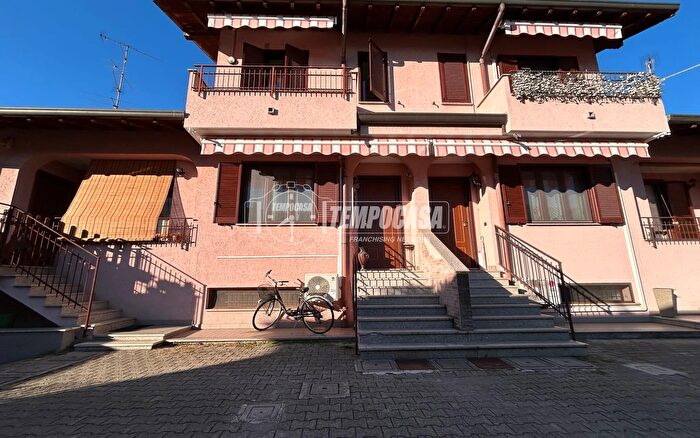 Casa trilocale in vendita in Via Monte Rosa B, Magnago