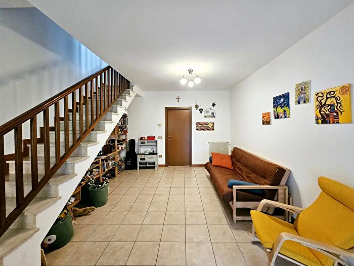 Casa con 5 locali in affitto in Via Europa, Lozzo Atestino