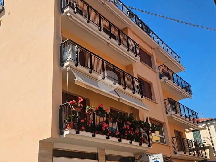 Appartamento bilocale in vendita in Via Nizza, Diano Marina