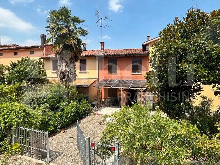 Casa quadrilocale in vendita in Via Zanardi, Bologna