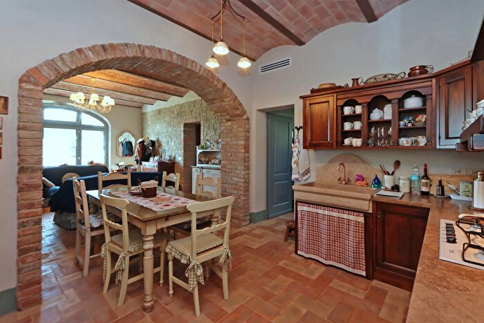 Casa con 15 locali in vendita in Pienza