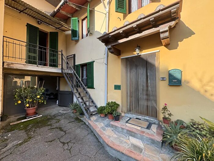 Casa con 6 locali in vendita in Via Bolognese, Vernio