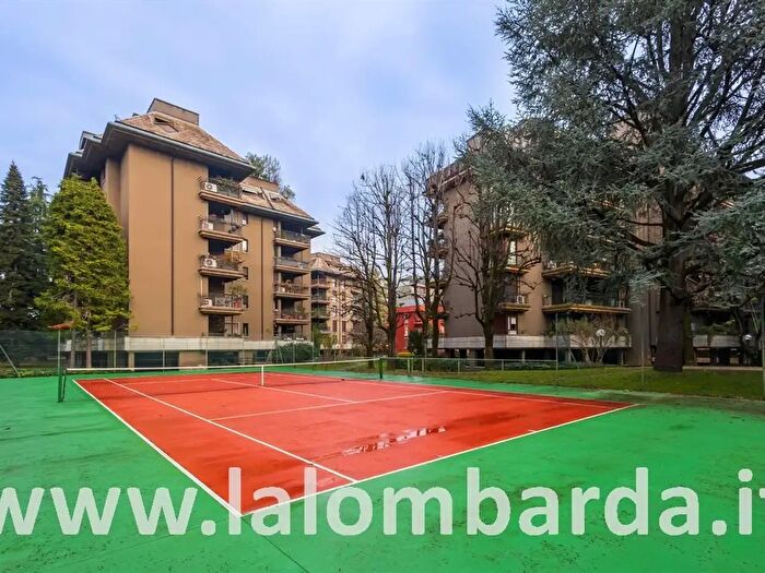 Appartamento quadrilocale in vendita in Via De Gasperi, Vedano Al Lambro