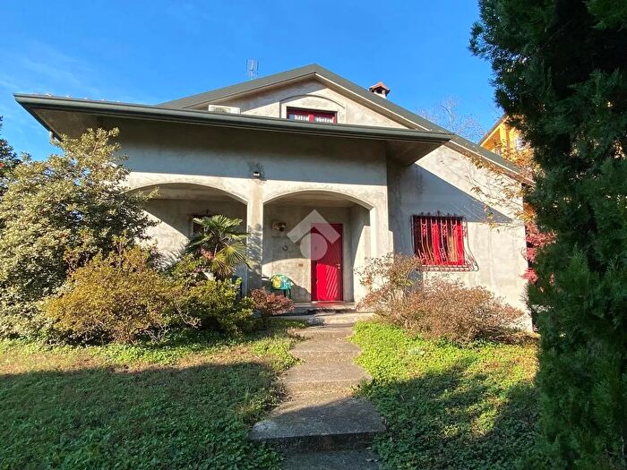 Casa con 5 locali in vendita in Via Pasteur, Legnano