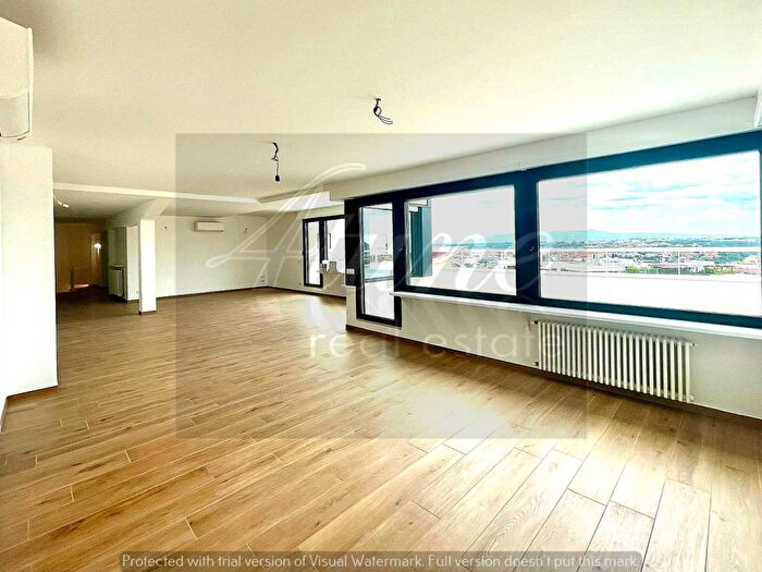 Casa con 5 locali in affitto in Piazza Stefano Jacini, Vigna Clara Vigna Stelluti, Roma