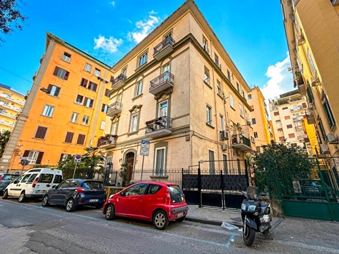 Appartamento trilocale in affitto in Via Gino Doria, Vomero, Napoli