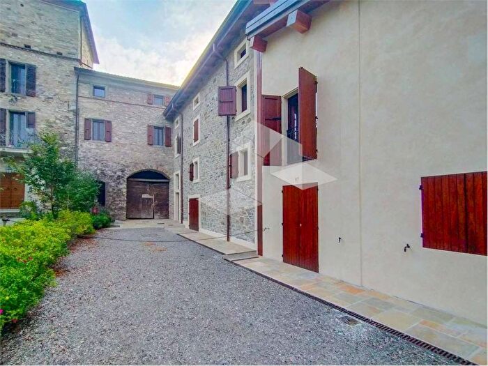 Casa con 6 locali in affitto in La Vecchia, Vezzano sul Crostolo