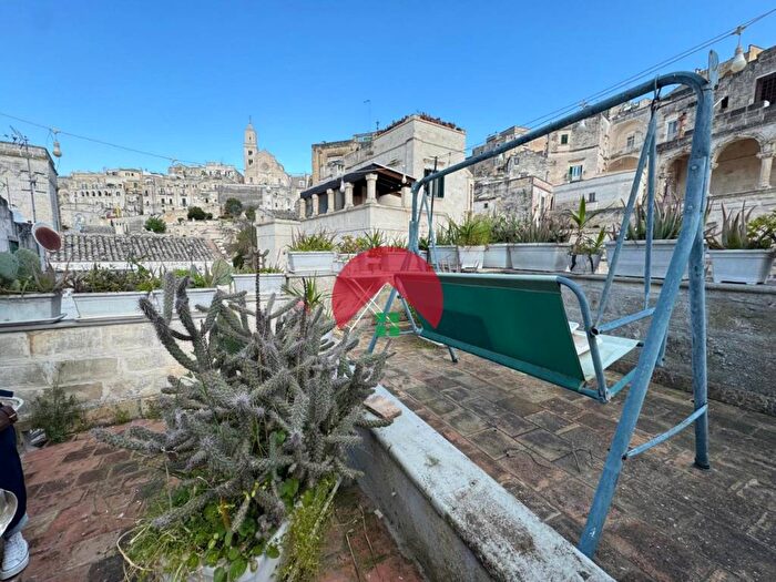 Casa con 6 locali in vendita in Via Fiorentini, Centro, Matera