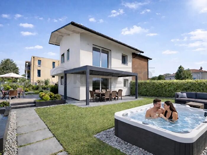 Casa con 6 locali in vendita in Via Giovanni Chiarini, Vicenza