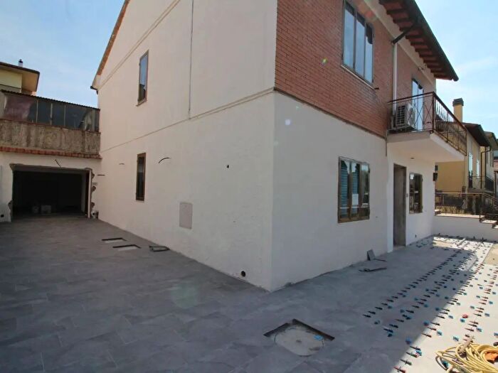 Appartamento con 5 locali in vendita in Via Montelupo, Montespertoli