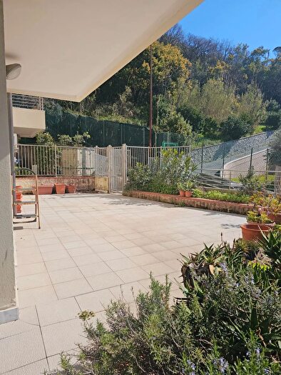 Appartamento trilocale in vendita in Via Laviosa, Genova