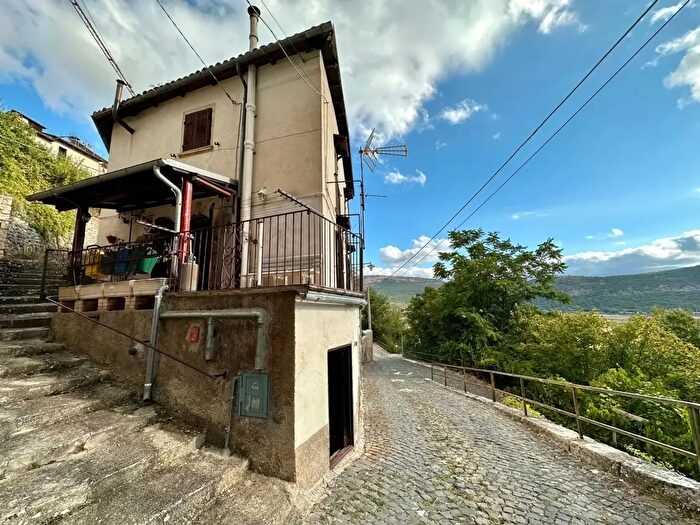 Casa con 5 locali in vendita in Via San Rocco Snc, Caporciano
